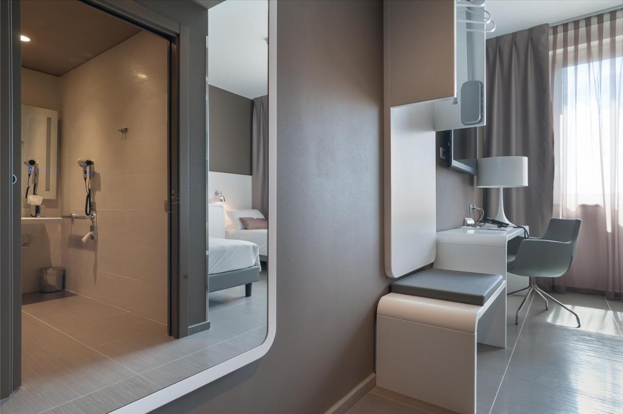8Piuhotel Lecce Bagian luar foto